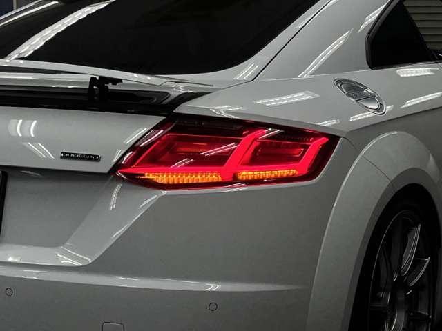 アウディ TT クーペ 2.0 TFSI クワトロ Sラインパッケージ 4WD 2015 sat-0068172-15