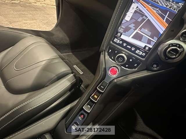 McLaren 720S 2021-11 7324611-13