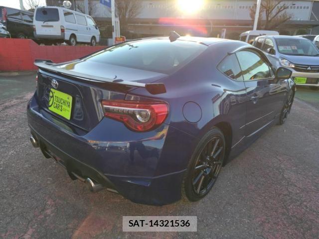 Toyota 86 2018-08 1815517-10