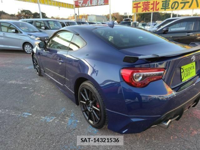 Toyota 86 2018-08 1815517-11