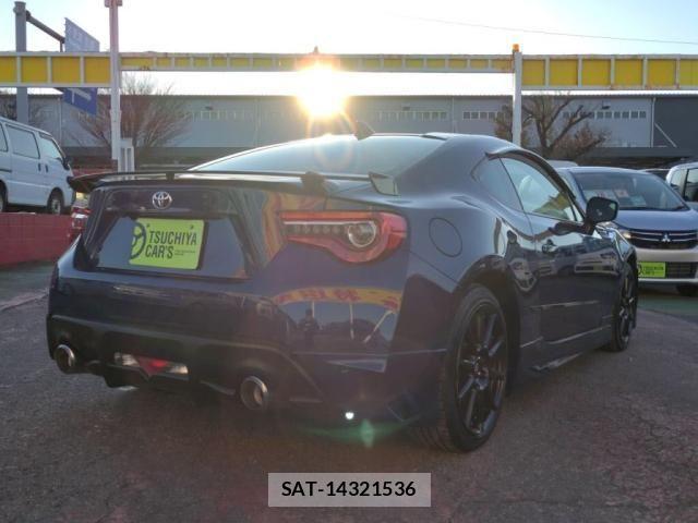 Toyota 86 2018-08 1815517-1