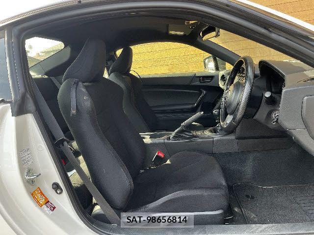 Toyota 86 2019-08 4236638-3
