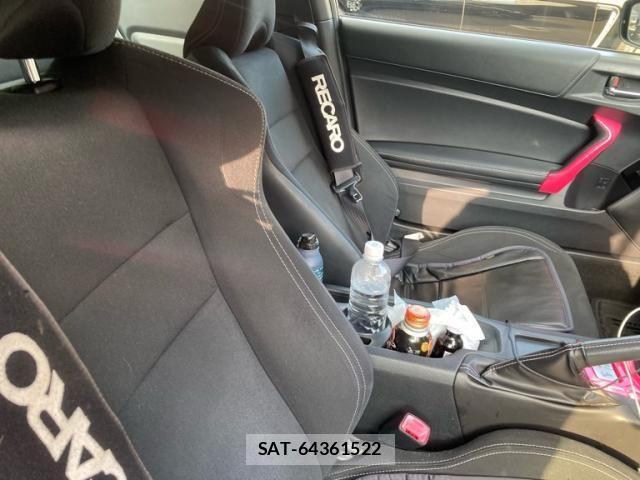 Toyota 86 2018-08 4584957-10