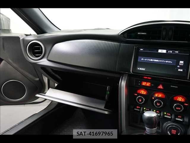 Toyota 86 2012-11 6493302-12