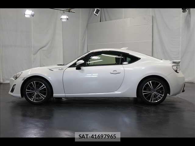 Toyota 86 2012-11 6493302-14