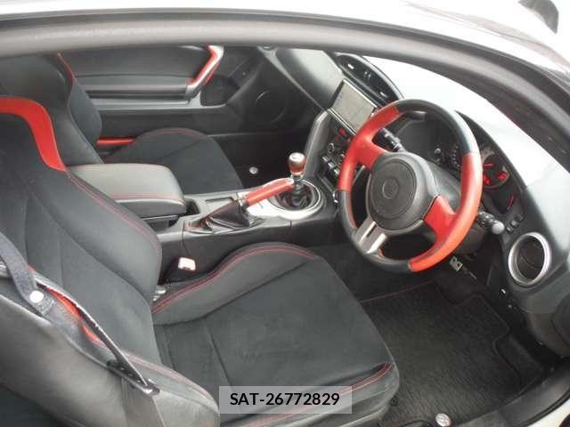 Toyota 86 2013-07 6669946-14