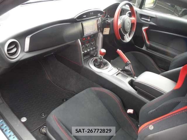 Toyota 86 2013-07 6669946-21