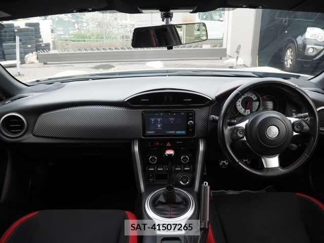 Toyota 86 2017-10 6714866-1