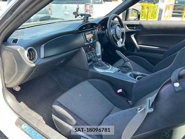 Toyota 86 2012-08 6750661-21
