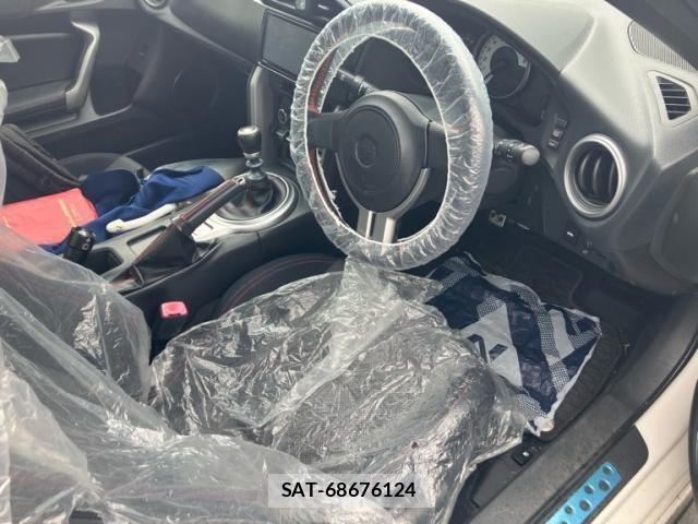 Toyota 86 2012-04 6901042-6