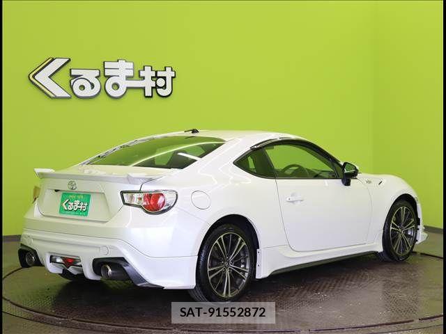 Toyota 86 2013-06 6900911-1