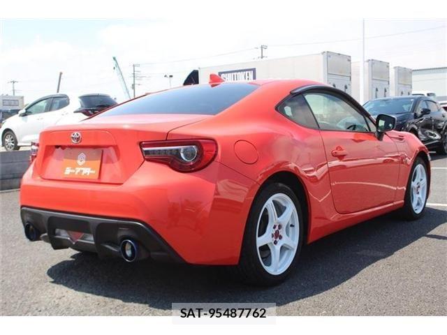 Toyota 86 2017-04 6900351-13