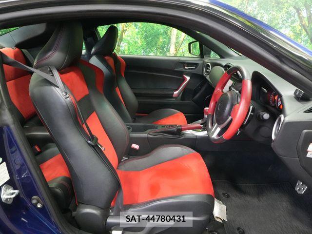 Toyota 86 2015-04 6984811-21