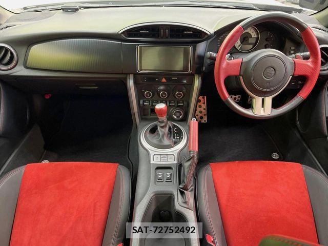 Toyota 86 2012-12 7056956-1