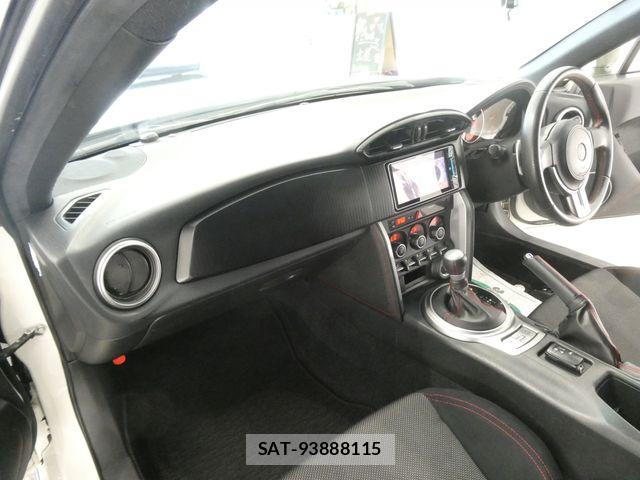 Toyota 86 2012-08 7213575-17