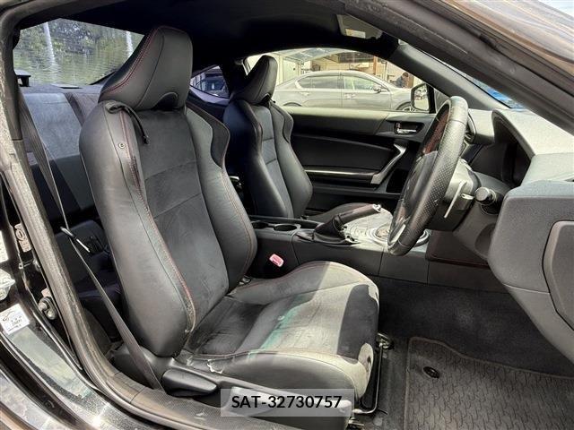 Toyota 86 2013-12 7213662-14