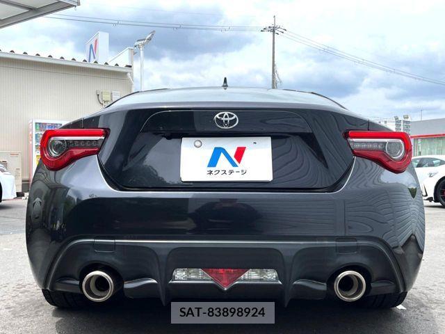 Toyota 86 2017-08 7324714-14