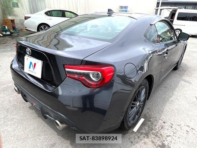 Toyota 86 2017-08 7324714-16