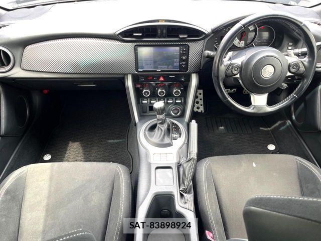 Toyota 86 2017-08 7324714-1