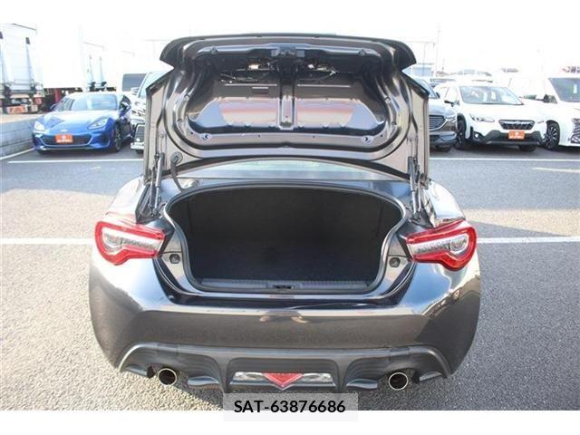 Toyota 86 2018-04 7324781-29