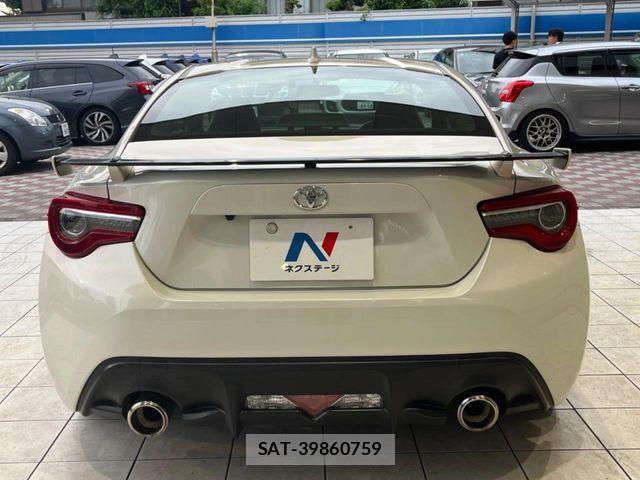 Toyota 86 2017-11 7356513-15