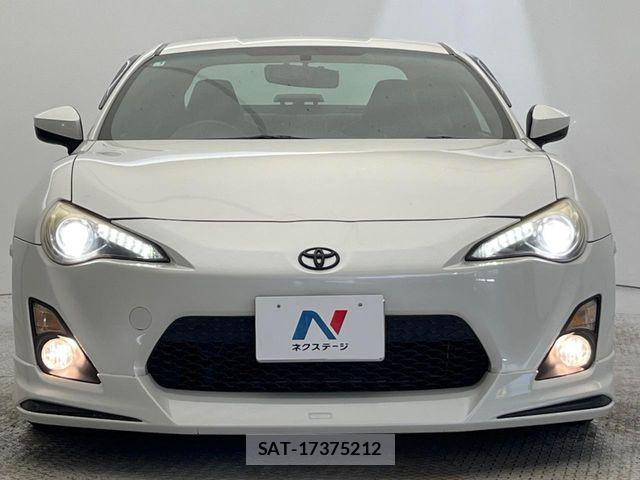 Toyota 86 2013-02 7614369-16