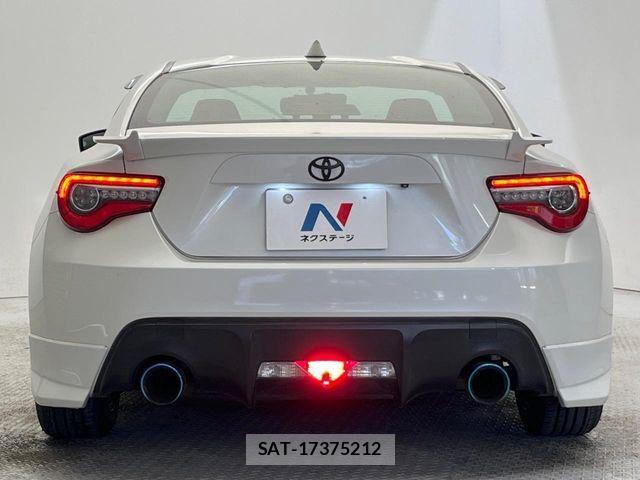 Toyota 86 2013-02 7614369-17