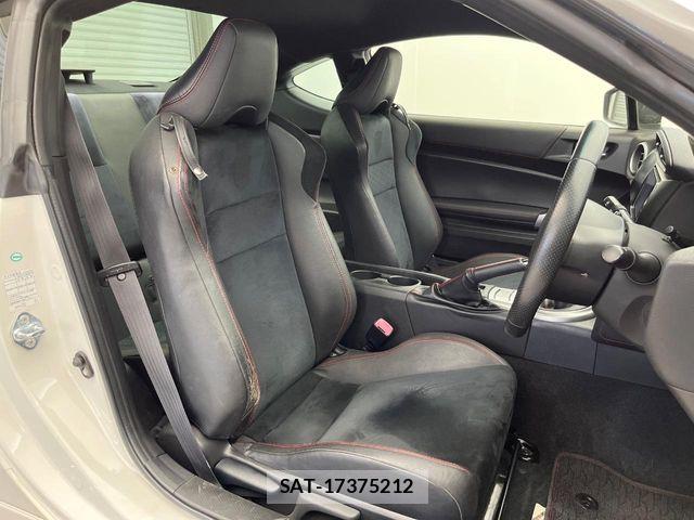 Toyota 86 2013-02 7614369-7