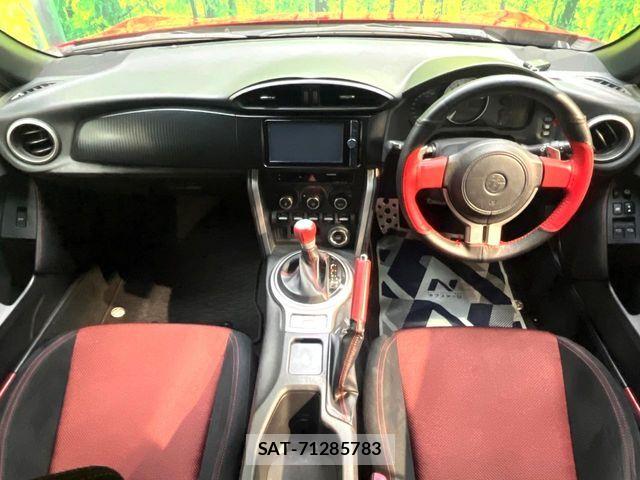 Toyota 86 2013-12 8033864-1