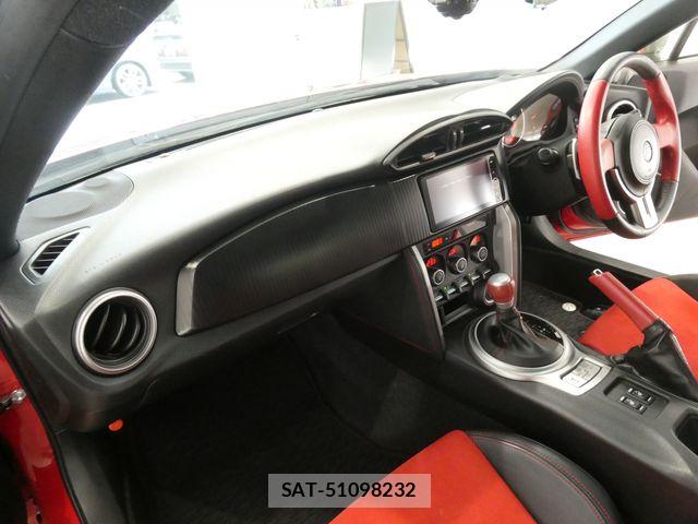 Toyota 86 2013-10 8072091-19