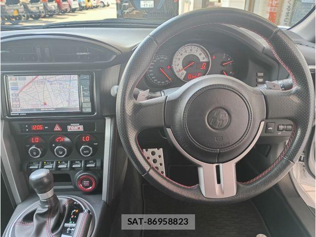 Toyota 86 2012-12 8125114-1