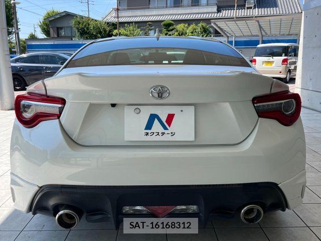 Toyota 86 2017-10 8227700-14