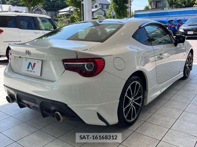 Toyota 86 2017-10 8227700-16