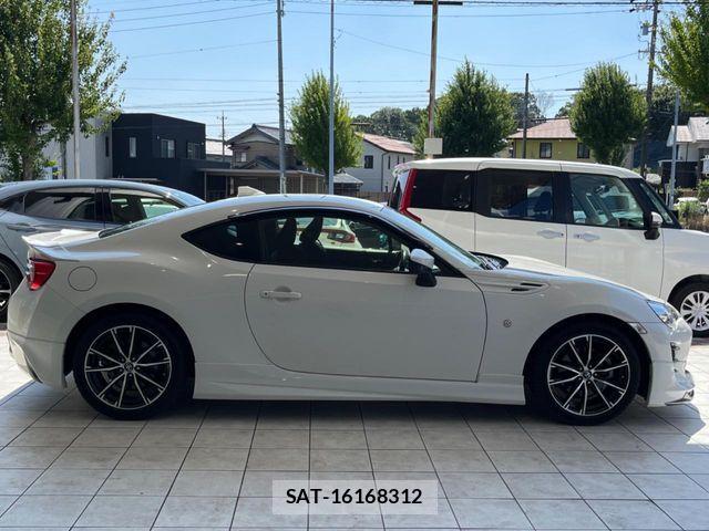 Toyota 86 2017-10 8227700-19