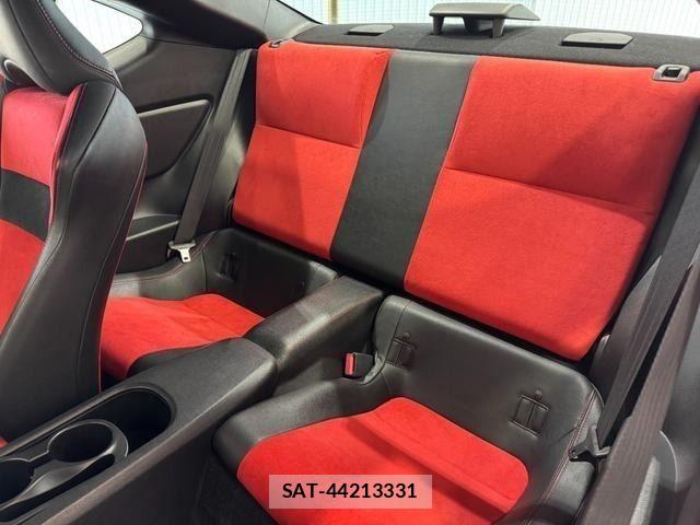Toyota 86 2012-10 8227929-11