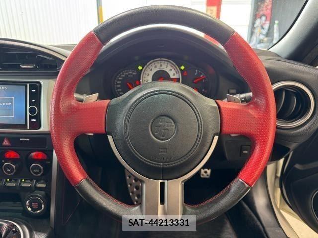Toyota 86 2012-10 8227929-13