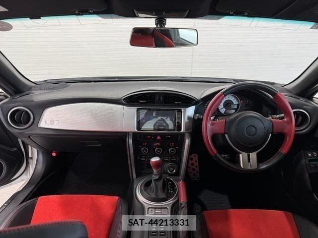 Toyota 86 2012-10 8227929-1
