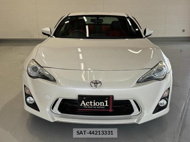 Toyota 86 2012-10 8227929-2