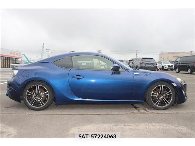 Toyota 86 2012-08 8244169-11