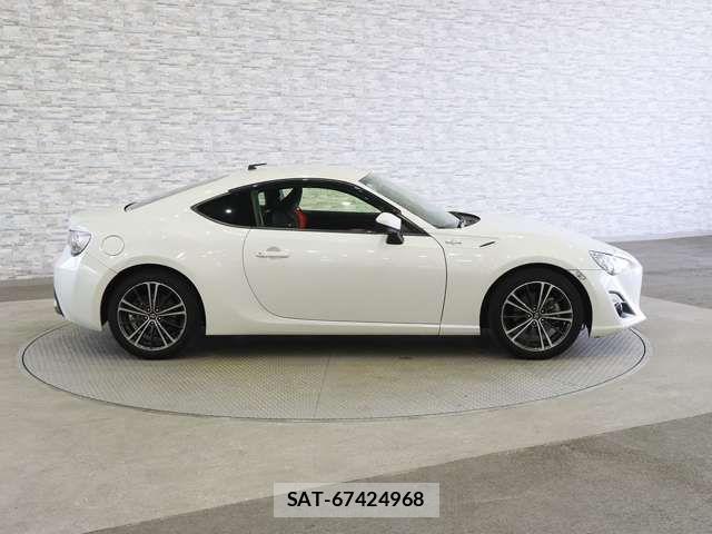 Toyota 86 2012-06 8311868-9