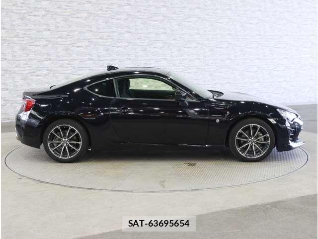 Toyota 86 2017-10 8334245-14
