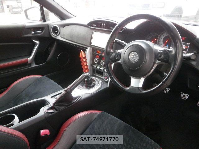 Toyota 86 2018-08 8334261-1