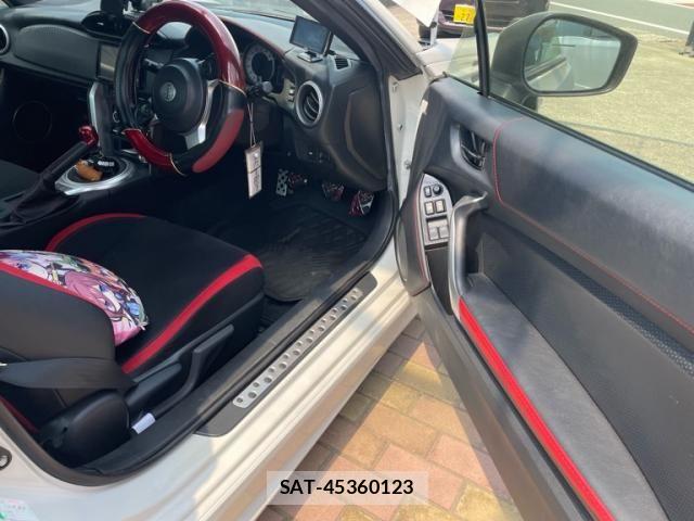 Toyota 86 2018-04 8334219-14
