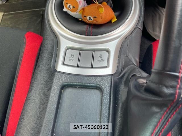 Toyota 86 2018-04 8334219-20