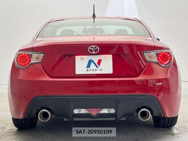 Toyota 86 2012-10 8334301-14