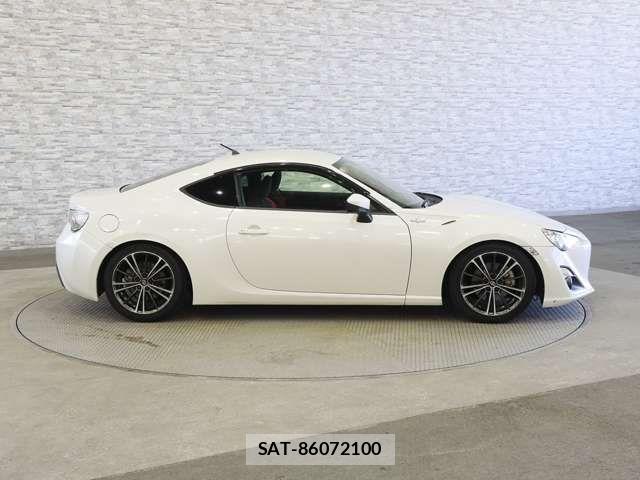 Toyota 86 2013-08 8334254-11