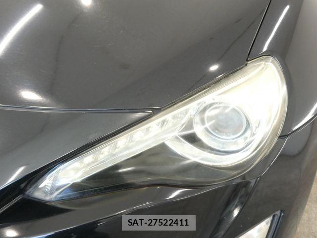 Toyota 86 2012-10 8353355-13
