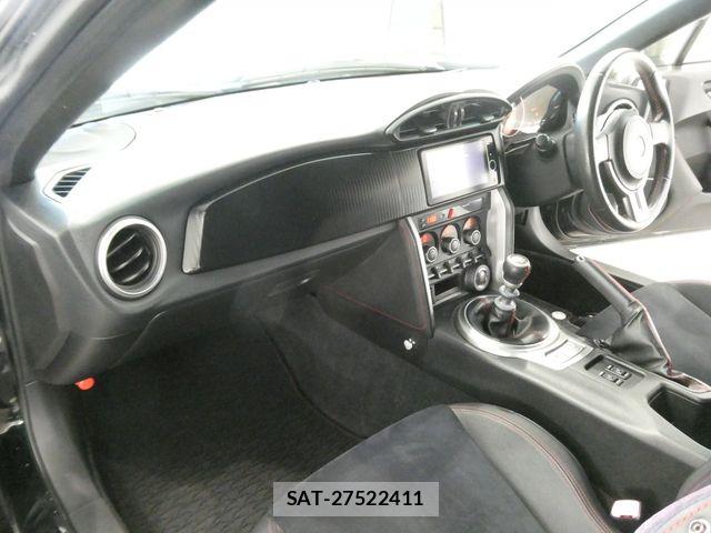 Toyota 86 2012-10 8353355-17