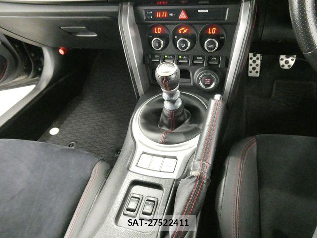 Toyota 86 2012-10 8353355-28