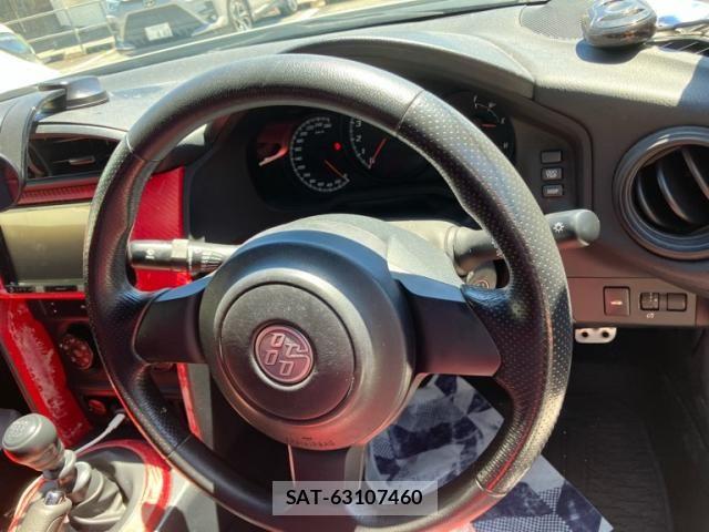 Toyota 86 2017-12 8353392-13